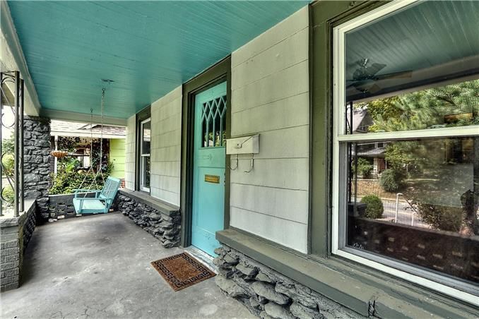 801 E 39th St, Kansas City, MO 64109