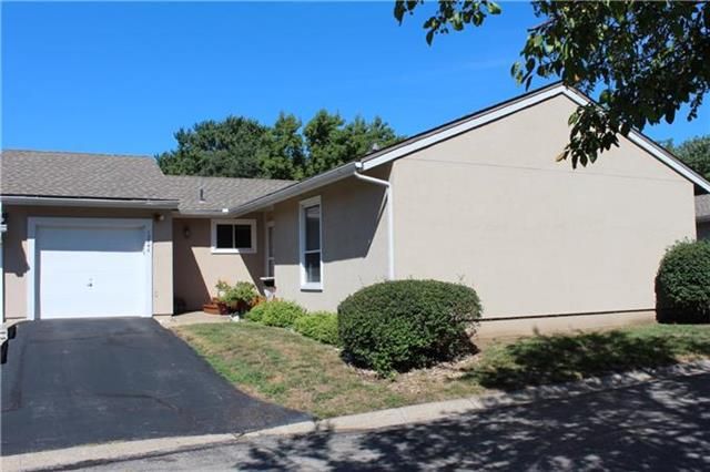 12846 W 109th St, Overland Park, KS 66210