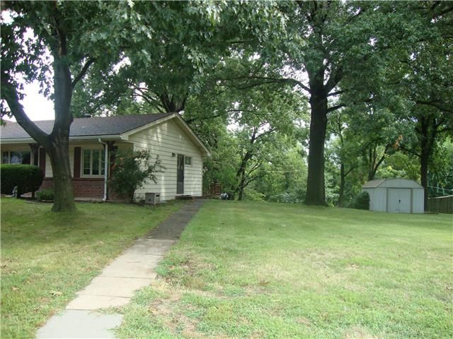 3104 NW Oakcrest Dr, Kansas City, MO 64151