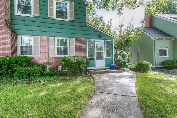 401 W 70th St, Kansas City, MO 64113