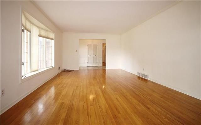9410 Madison Ave, Kansas City, MO 64114