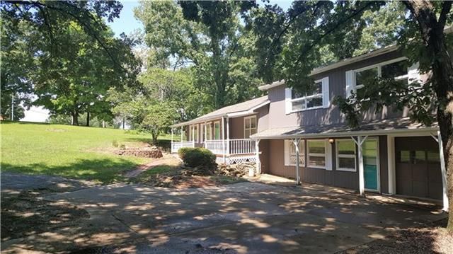 5901 N Flora Ave, Gladstone, MO 64118