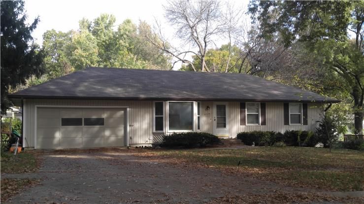 512 E 109th Ter, Kansas City, MO 64131