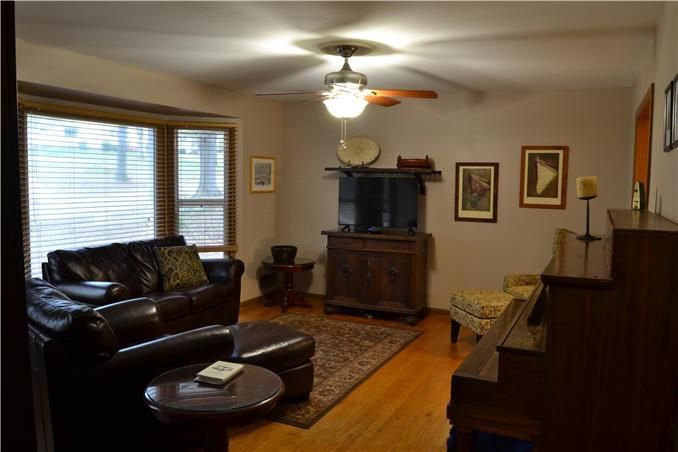 512 E 109th Ter, Kansas City, MO 64131