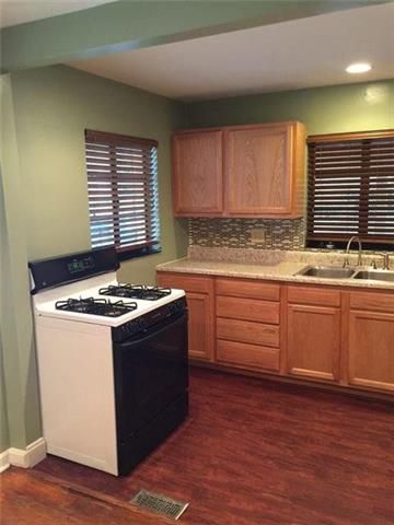 1468 E 77th St, Kansas City, MO 64131