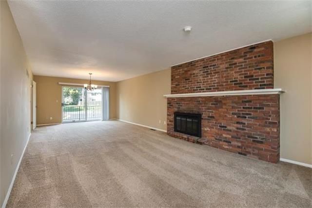 8504 W 84th St, Overland Park, KS 66212