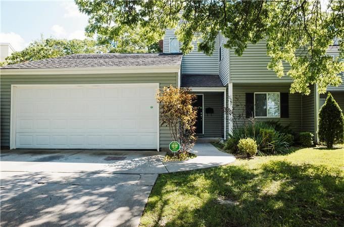 1403 E 97th St, Kansas City, MO 64131