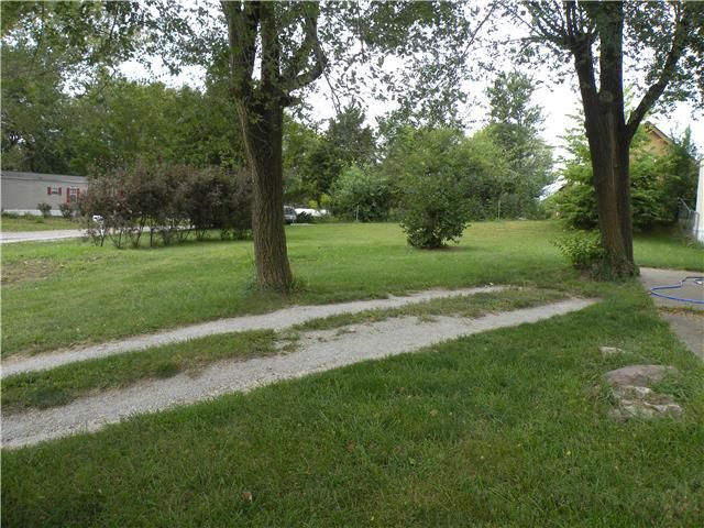 402 Apache Dr, Excelsior Springs, MO 64024