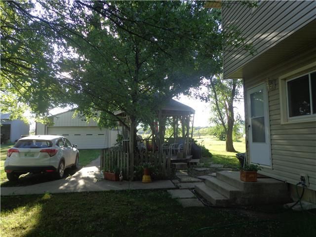 29437 NW Barton Rd, Garnett, KS 66032