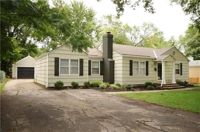 7119 Beverly St, Overland Park, KS 66204