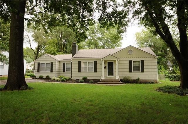 7119 Beverly St, Overland Park, KS 66204