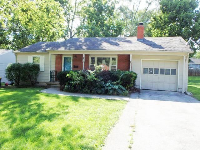 6946 Beverly St, Overland Park, KS 66204