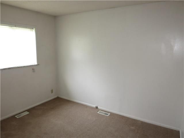 18302 E Shoshone Dr, Independence, MO 64058