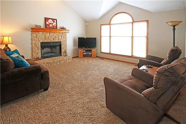7329 NW Rhode Ave, Kansas City, MO 64152