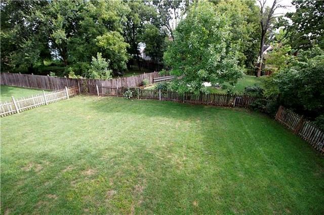 7329 NW Rhode Ave, Kansas City, MO 64152