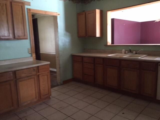 1220 5th Ave, St Joseph, MO 64505