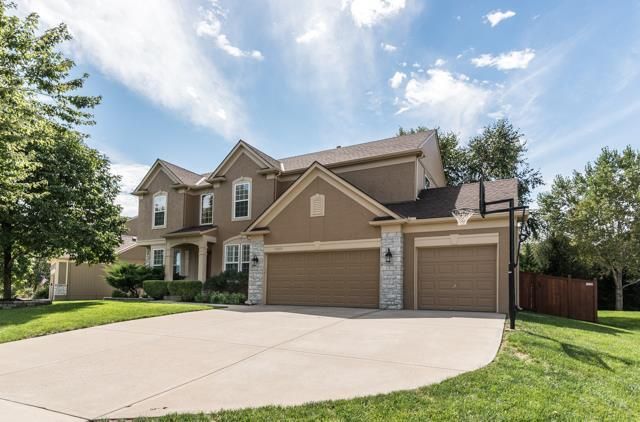 7869 W 156th St, Overland Park, KS 66223