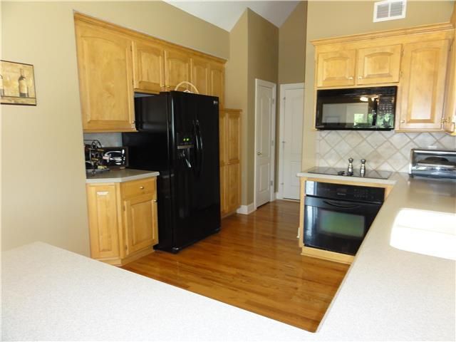 5708 NW 108th Ct, Kansas City, MO 64154