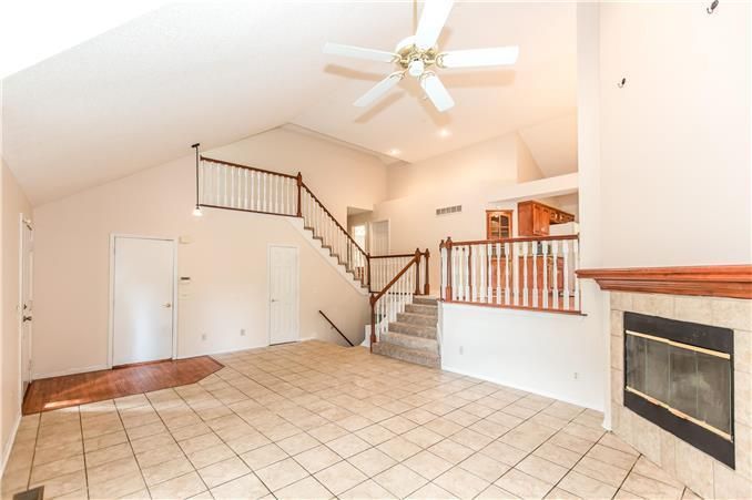 6 NE 53rd Ter, Kansas City, MO 64118