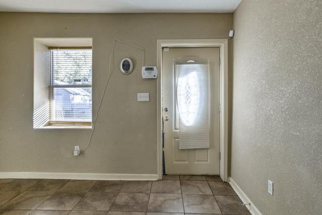 10530 E 14th St, Independence, MO 64052