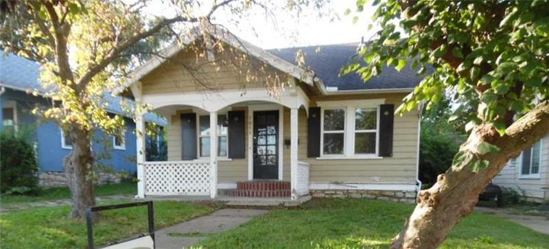 1011 E 75th Ter, Kansas City, MO 64131
