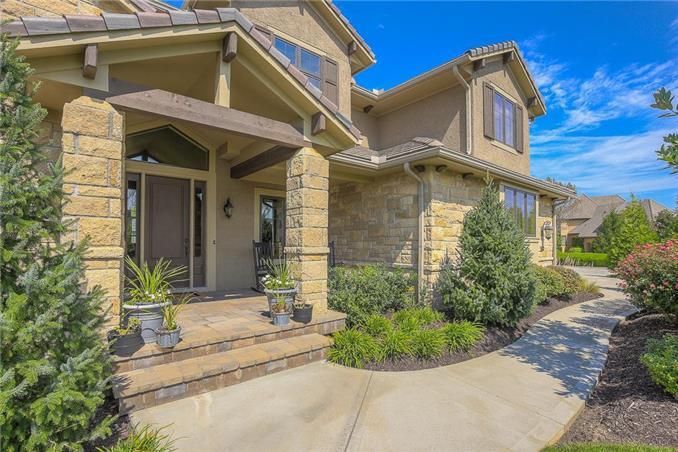 15924 King St, Overland Park, KS 66221