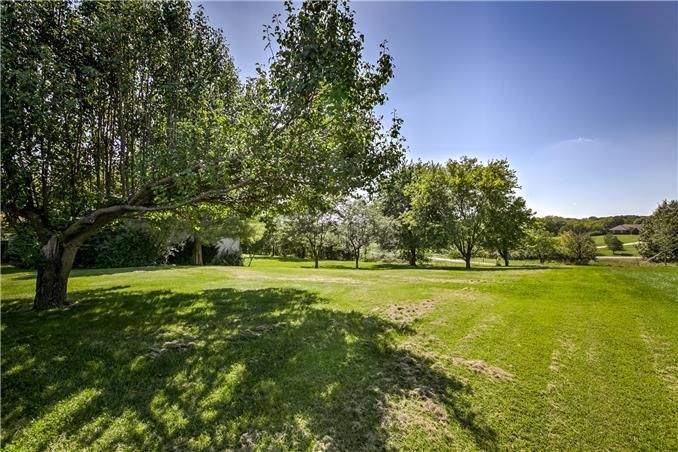 12009 NW 70 St, Parkville, MO 64152