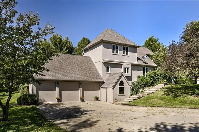 12009 NW 70 St, Parkville, MO 64152