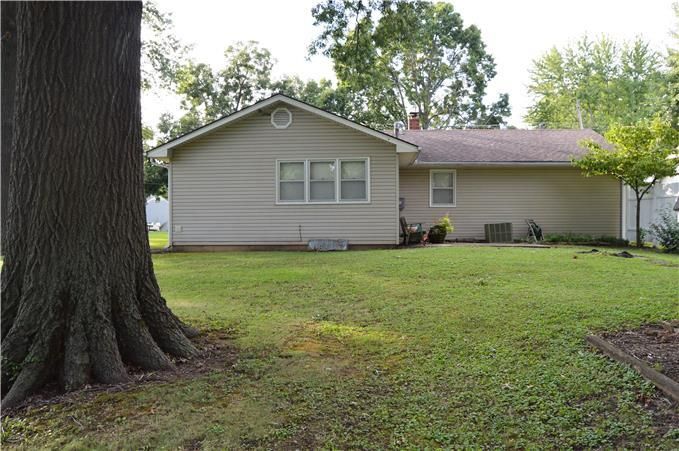 305 S Smith St, Windsor, MO 65360
