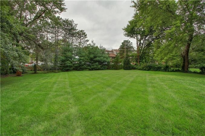 9530 Windsor St, Overland Park, KS 66206