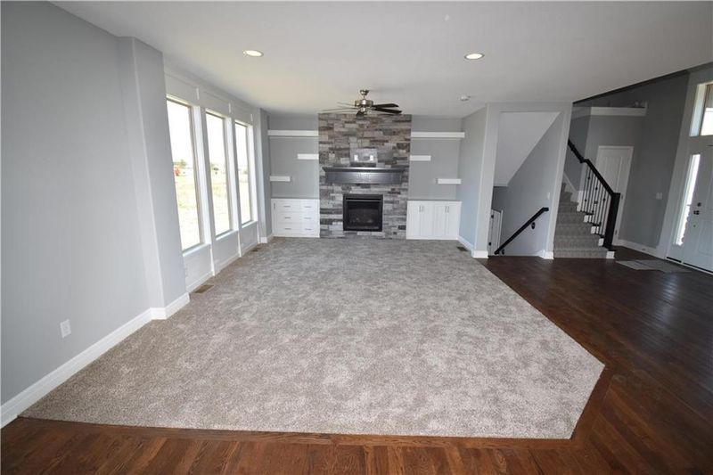 27801 E Lake Point Ct, Lee's Summit, MO 64086