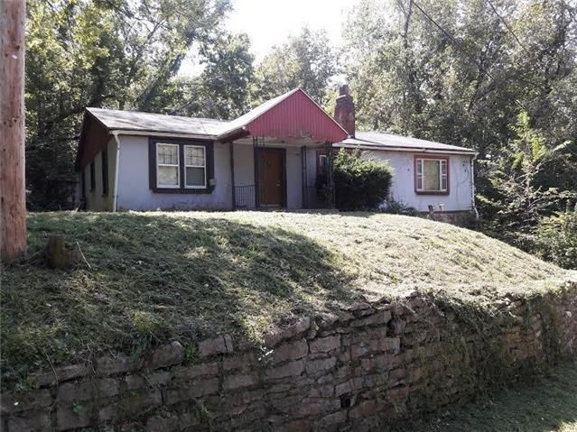 29 W 8th St, Parkville, MO 64152