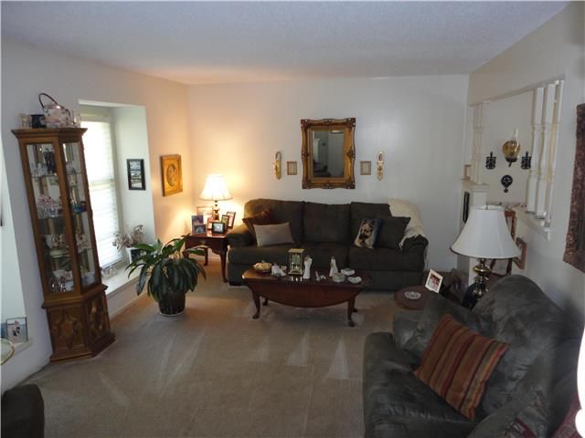 1816 Kiowa Ct, Olathe, KS 66062