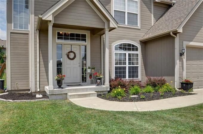 10764 N Laurel Ave, Kansas City, MO 64157