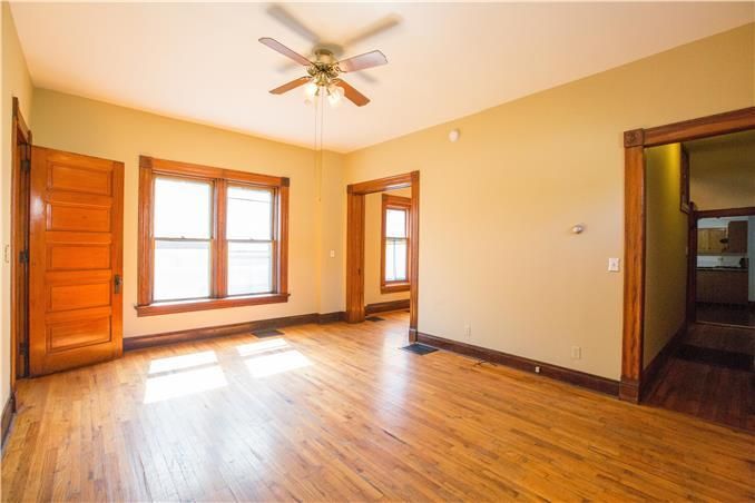 618 N 12th St, St Joseph, MO 64501