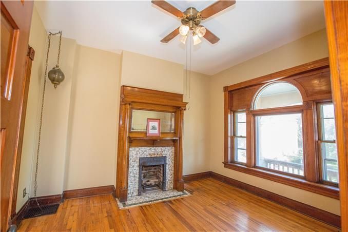 618 N 12th St, St Joseph, MO 64501