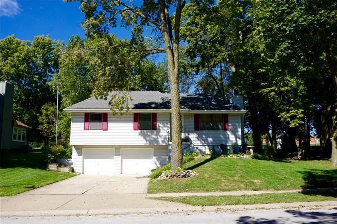 10420 N Cherry Dr, Kansas City, MO 64155