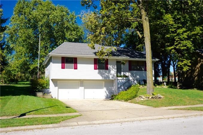 10420 N Cherry Dr, Kansas City, MO 64155