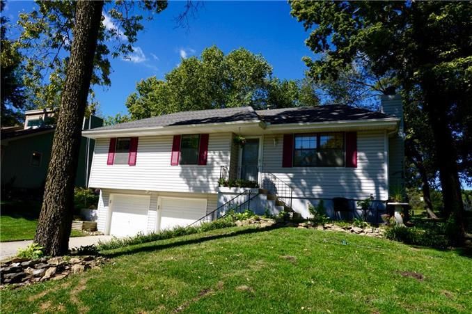 10420 N Cherry Dr, Kansas City, MO 64155