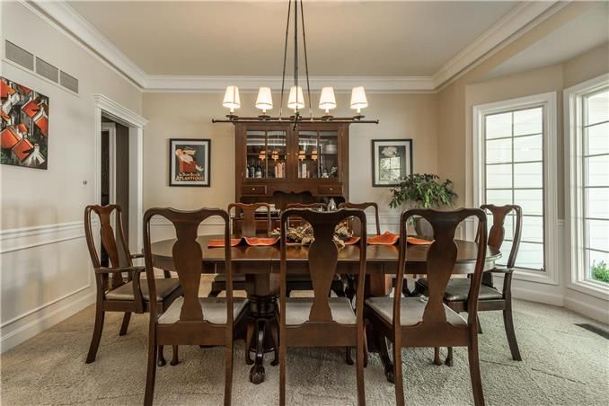 960 NW High Point Dr, Lee's Summit, MO 64081