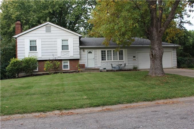 9706 Hayes St, Overland Park, KS 66212