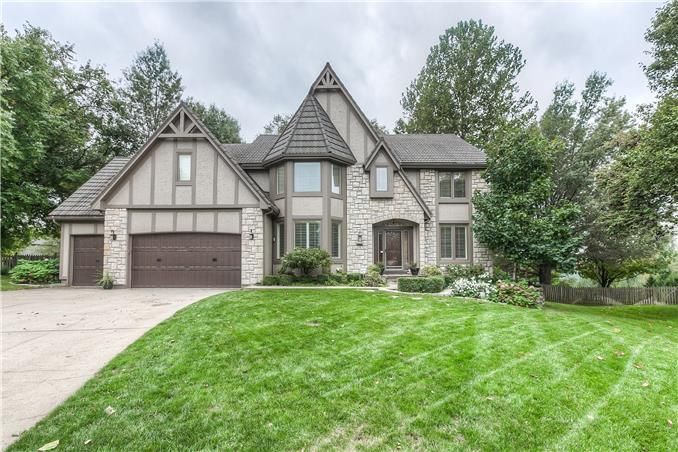 13913 Hemlock St, Overland Park, KS 66223