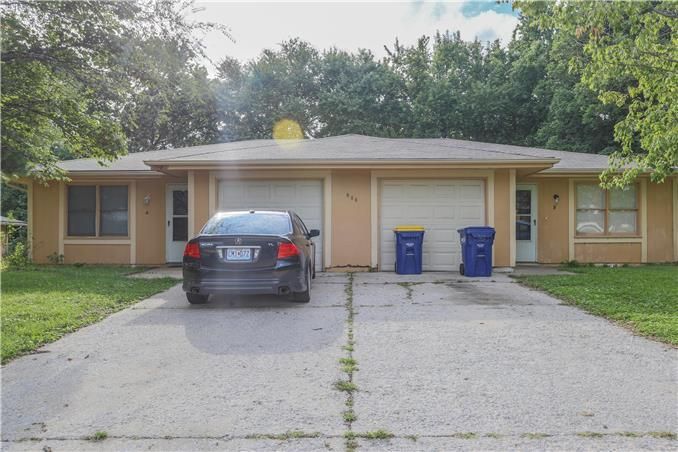 806 NE Banner Dr, Lee's Summit, MO 64086