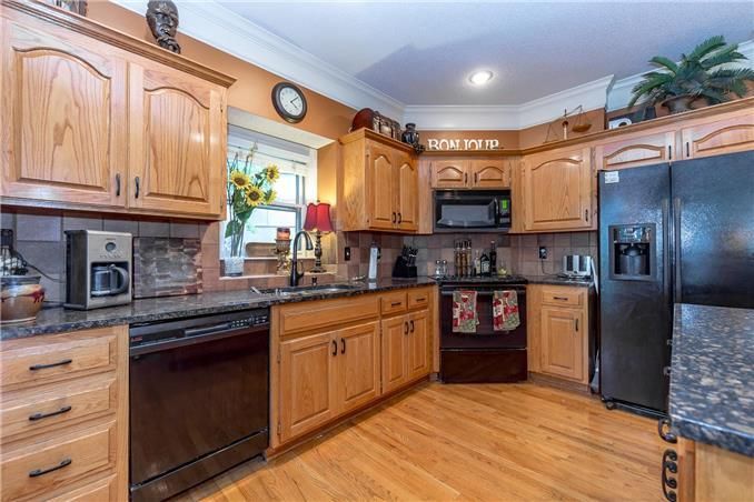 13909 Briar St, Overland Park, KS 66224