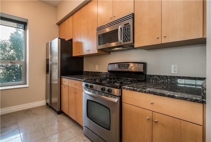 4950 Central St #202, Kansas City, MO 64112