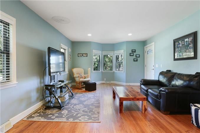 6941 E 58th St, Kansas City, MO 64129