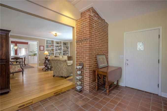 7147 Conser Dr, Overland Park, KS 66204