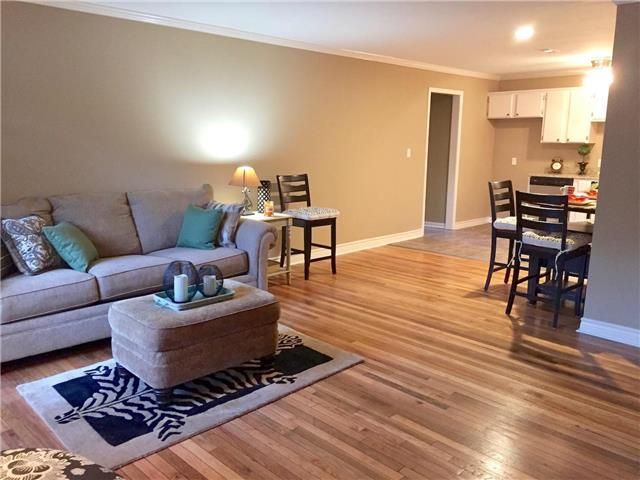8127 Hemlock St, Overland Park, KS 66204