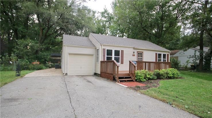 8127 Hemlock St, Overland Park, KS 66204