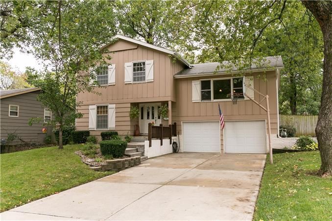 8802 Eby Dr, Overland Park, KS 66212